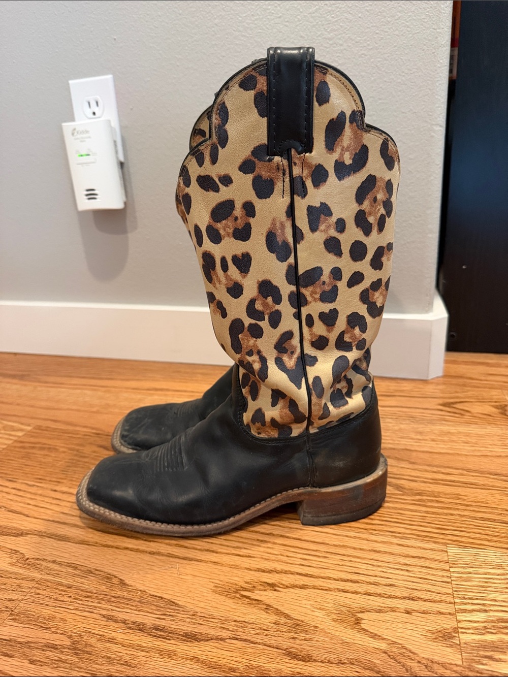 JUSTIN LADIES ARDMORE BLACK LEOPARD BOOT BRL461 C3 - size 7.5